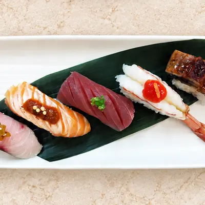 Classic Five Sushi — ซูชิคลาสสิก 5 คำ