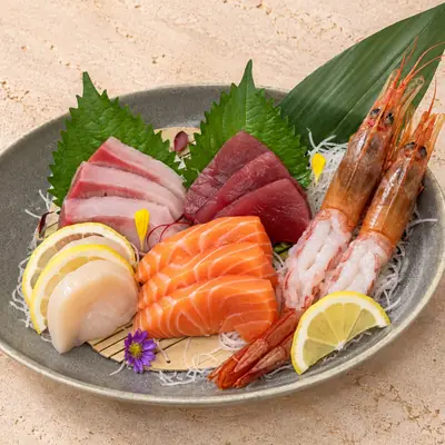 Premium Five — อากามิ ฮามาจิ แซลมอน หอยเชลล์ กุ้งอากะ