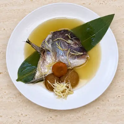 Sake-Braised Madai Kabutoni — หัวปลามาไดต้มสาเก