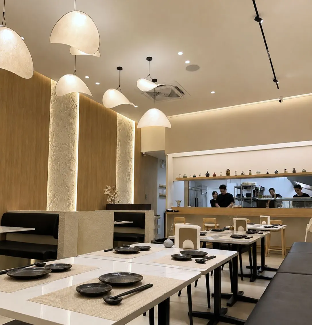 Kyuushiro counter and tables
